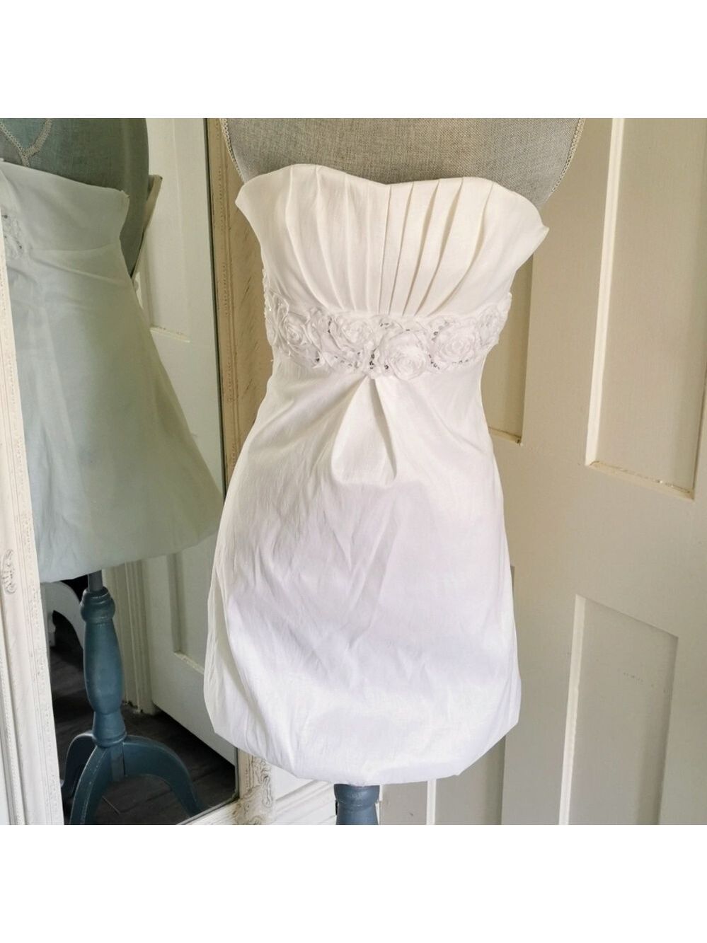 Ariella Mini White Floral Strapless Prom Formal Mini Dress. Size XS.